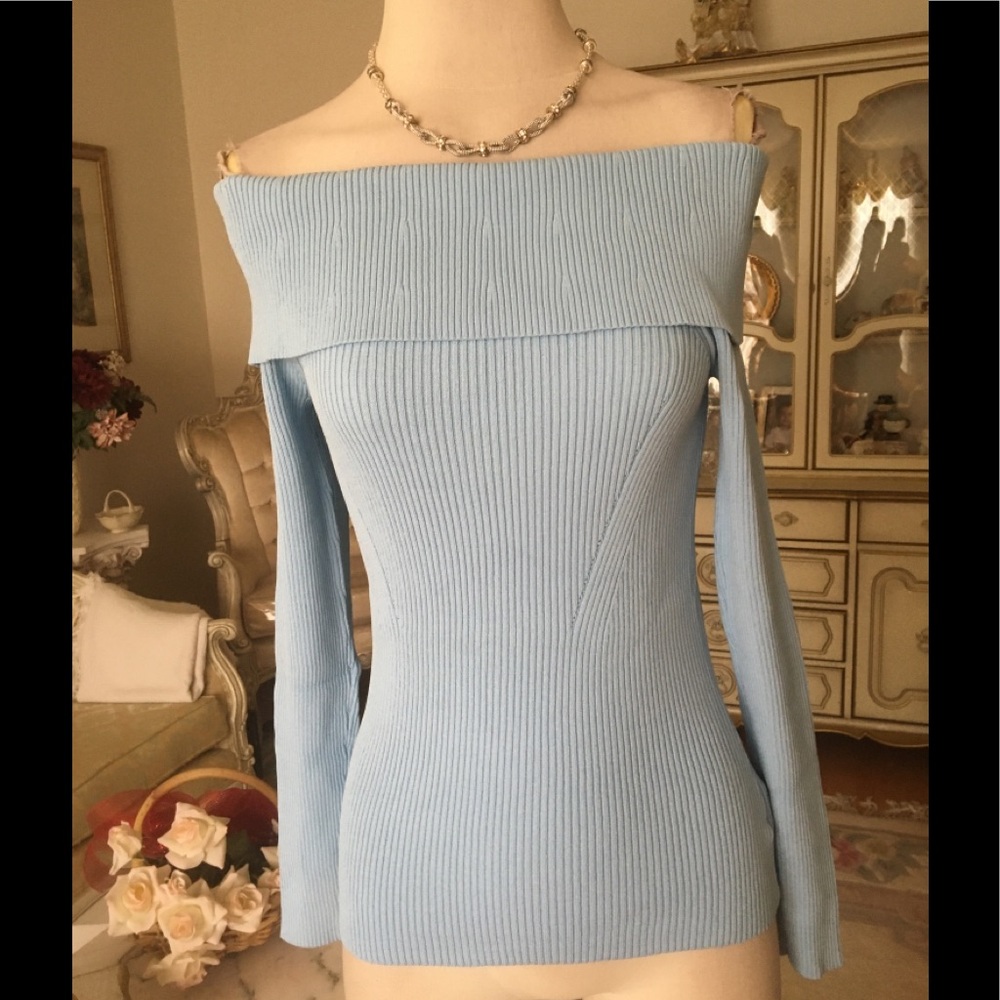 Michael Kors NWOT Off shoulder blue top size M really really nice - Picture 1 of 2
